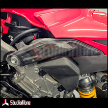 Carica l&#39;immagine nel visualizzatore di Gallery, Cover Telaietto Supporto Sella CARBONIO DUCATI Panigale/Streetfighter V4/S - 2025-