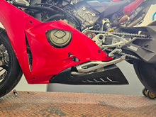 Load image into Gallery viewer, Vasca Estensione Stradale CARBONIO DUCATI Panigale V4/S - 2025-