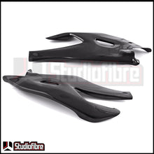 Load image into Gallery viewer, Protezioni Forcellone CARBONIO YAMAHA MT10 - 2016-2024